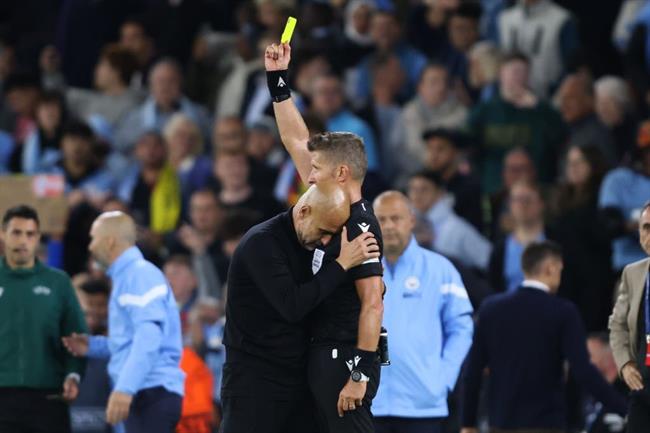 VIDEO: Pep phản ứng lầy lội khi bị trọng tài phạt thẻ vàng